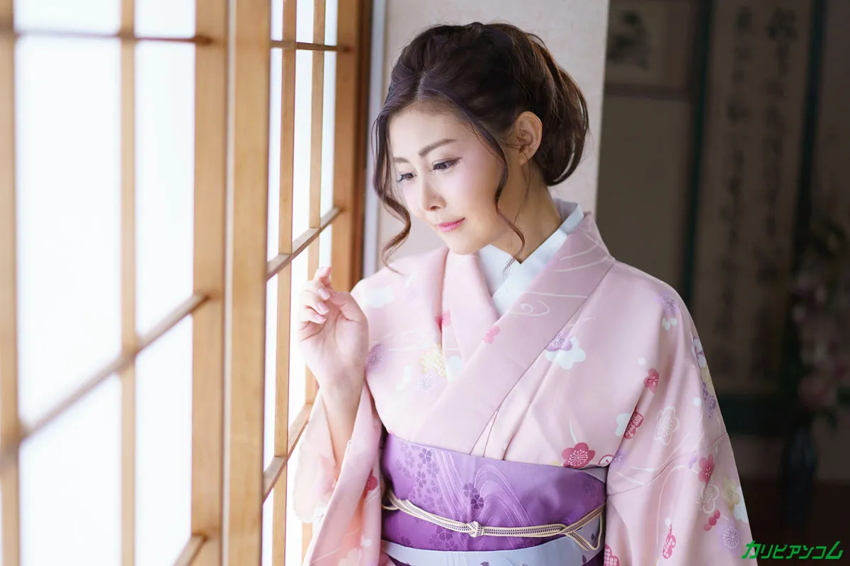 旅館の生き残りに賭ける美人女将 〜お客様には絶対後悔させません！〜-1