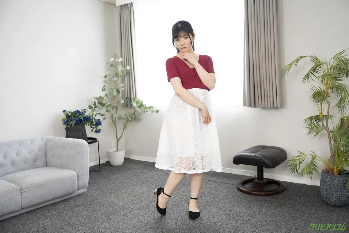 お尻のつぼみを舐めさせて高揚するミニパイ小悪魔-1