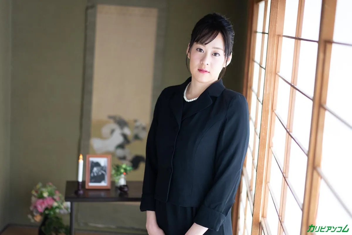 未亡人AV面接 〜亡くなった旦那の借金なんかすぐ返せますよ〜-2