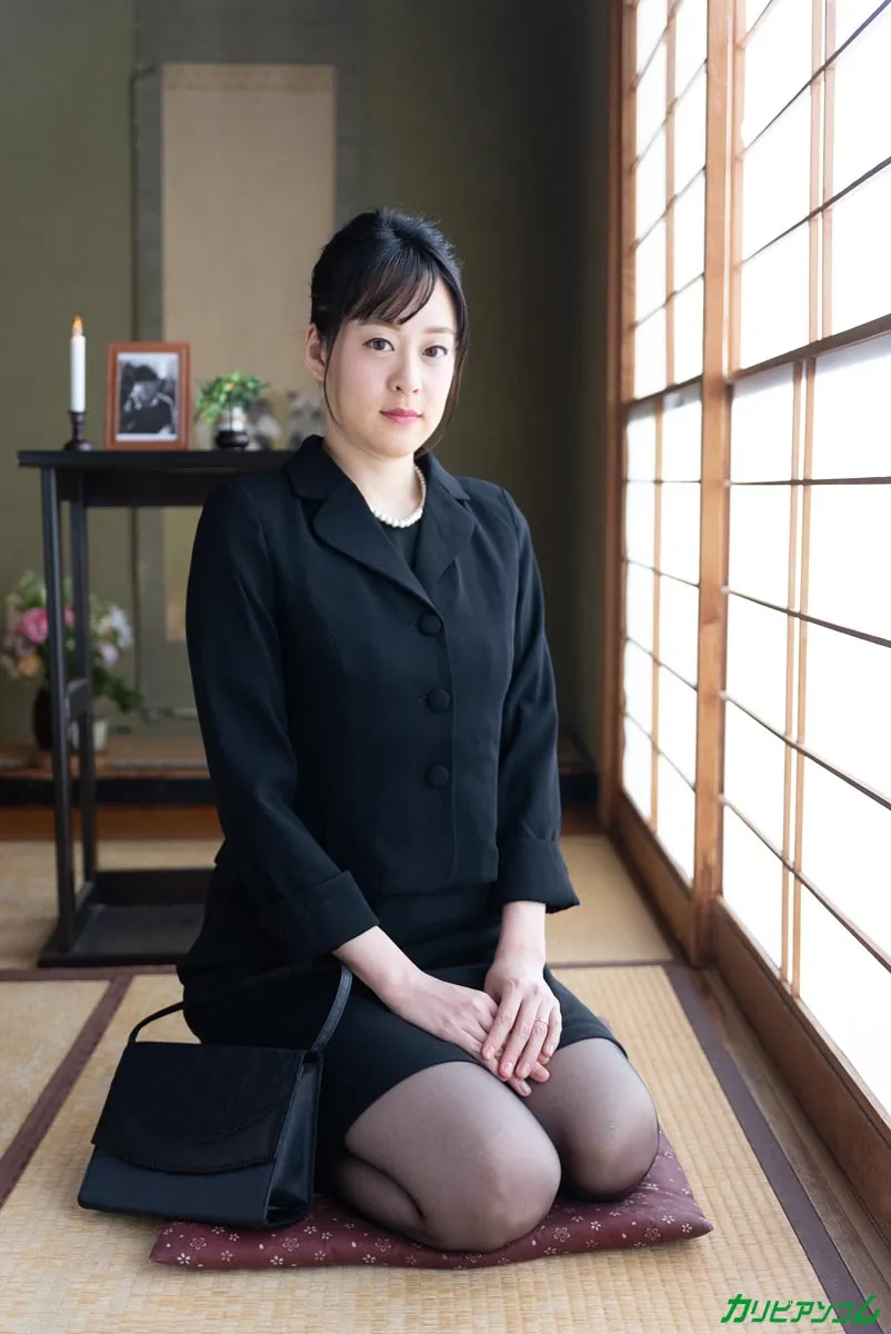 未亡人AV面接 〜亡くなった旦那の借金なんかすぐ返せますよ〜-3