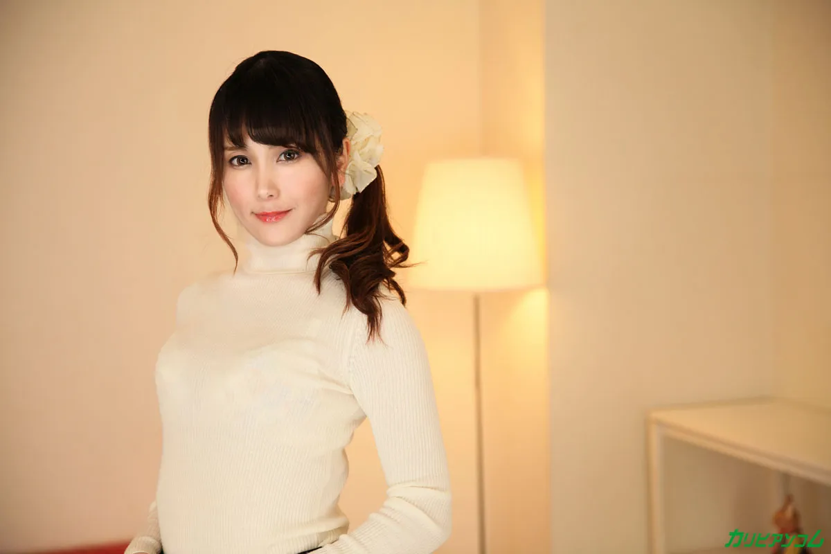 佐々木優奈を手懐ける 〜小顔で気品あふれる美白妻が土下座までして奴隷志願〜-1