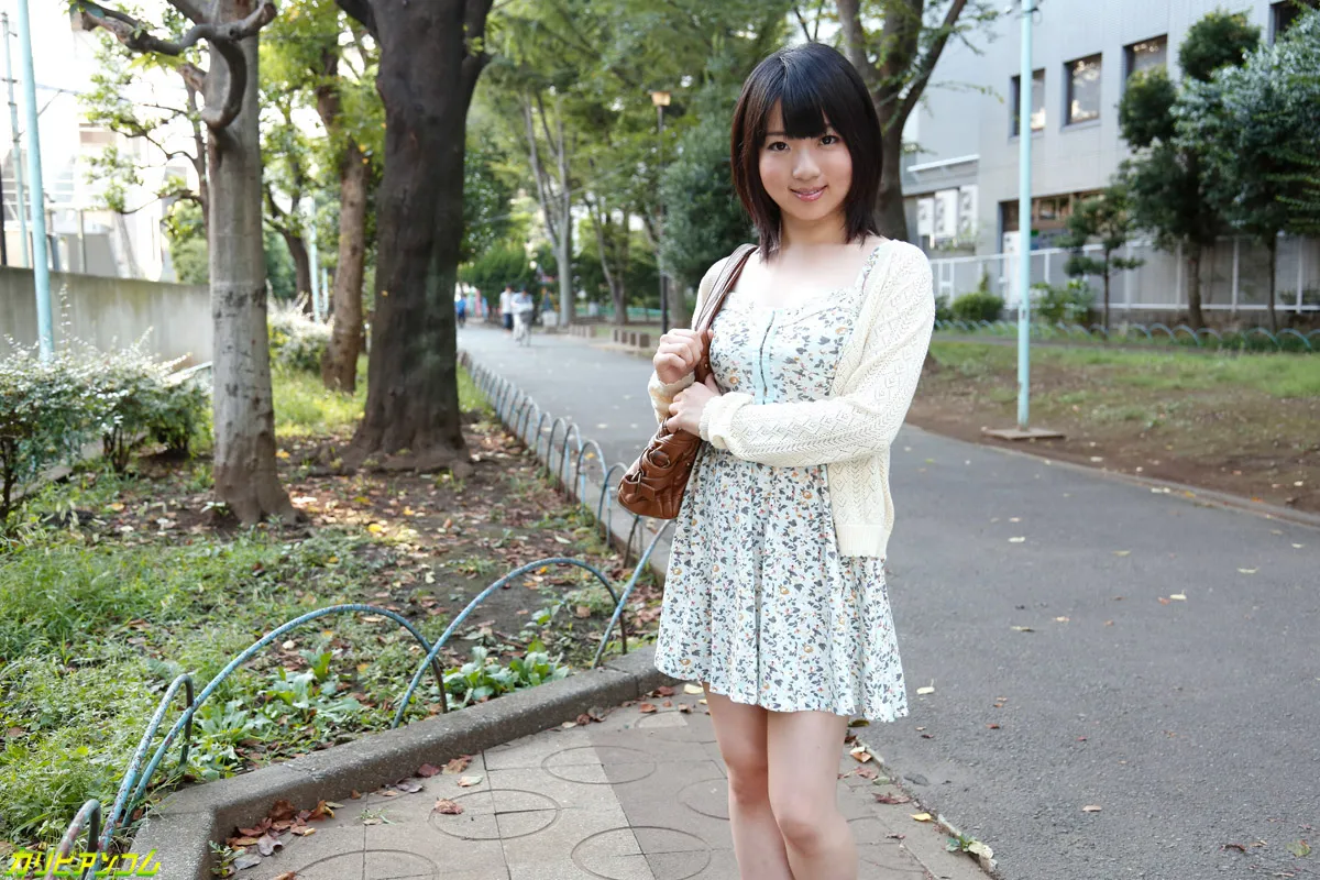 英会話教師に狙われたパイパン娘-1