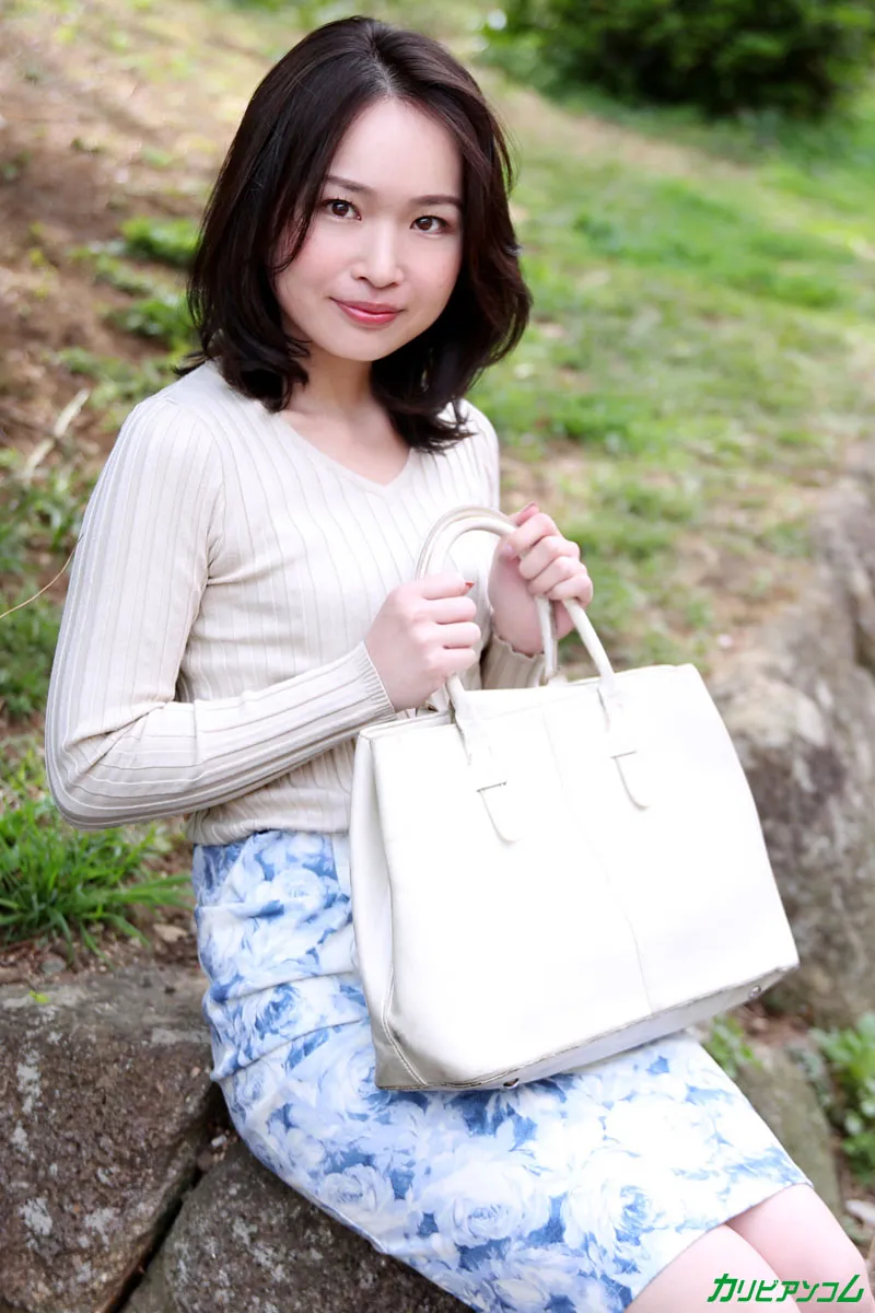 ちっちゃ可愛いキツマン熟女さんと飛びっこで火照るホテルIN！-1