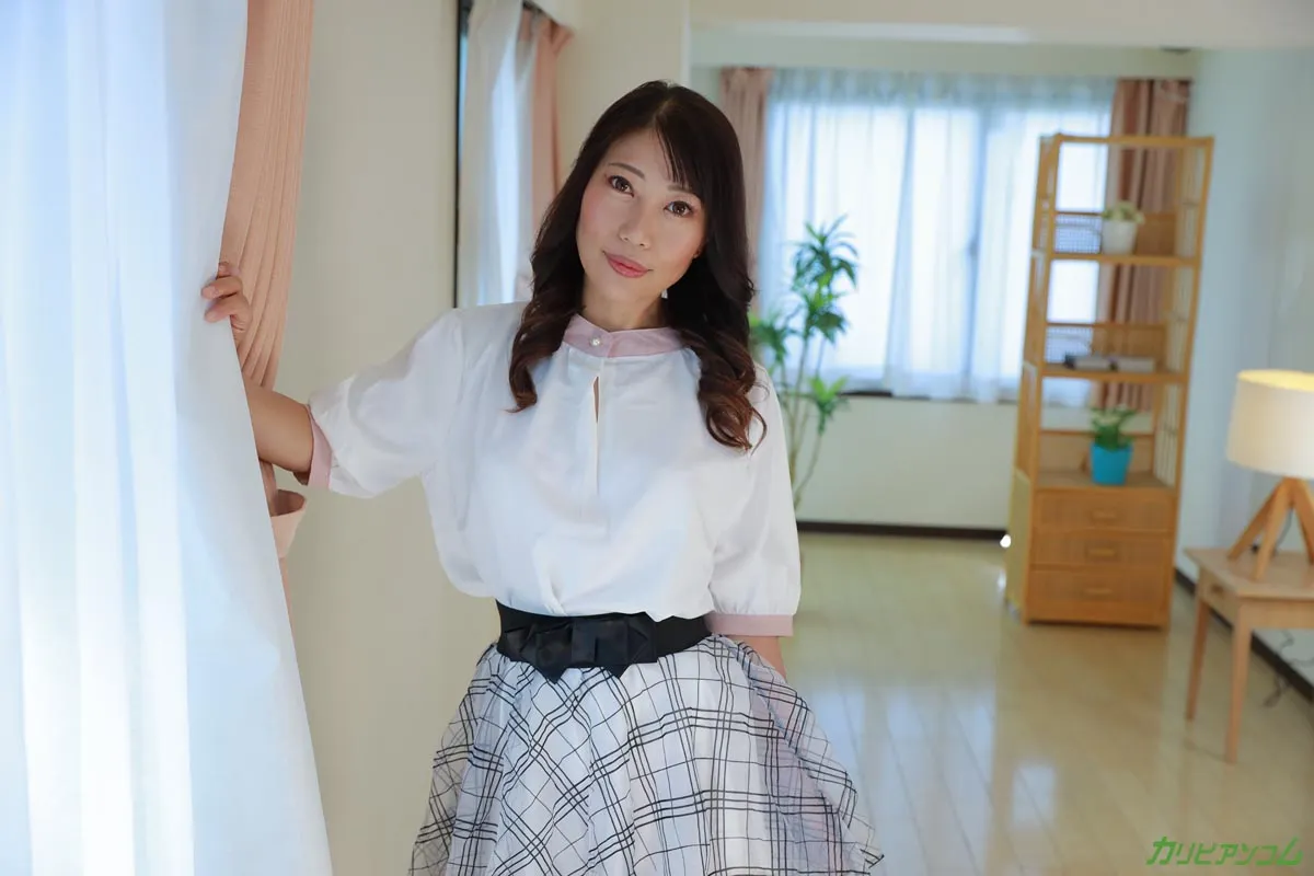 Debut Vol.89 〜セルフ潮吹きという秘密兵器を持つ美魔女〜-1