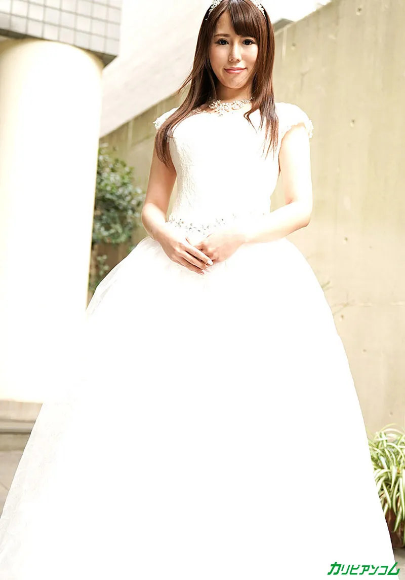 押しに弱い花嫁 〜ドレスの担当者と挙式前夜に中出しNTR〜-2