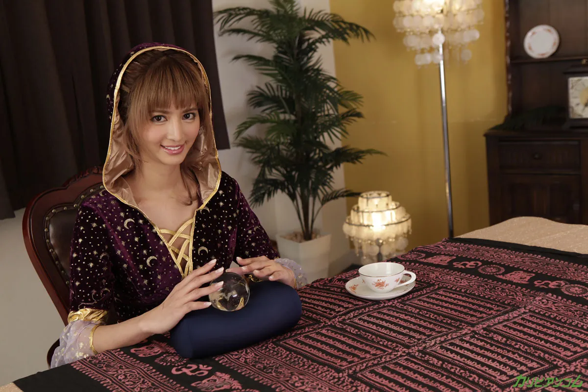 脱・童貞！幸運を招く美女占い師-1