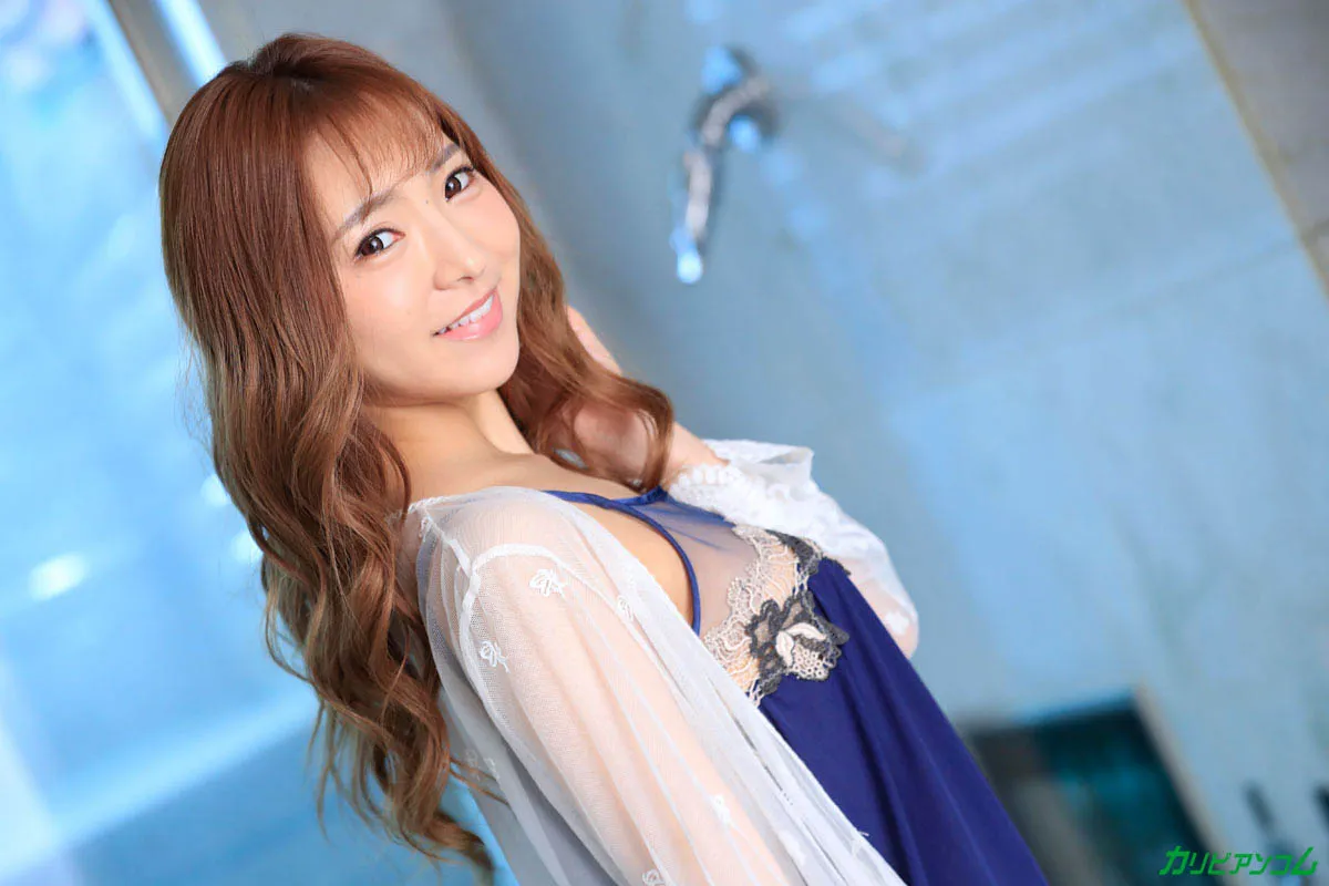 シャンパンセックスぶち上げナイトで中出しヒュイゴー！-2