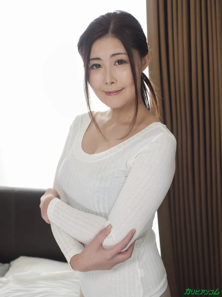 旦那の留守中に侵入してきた盗撮魔 〜簡単に旦那のことを忘れるベロ出し妻〜-5