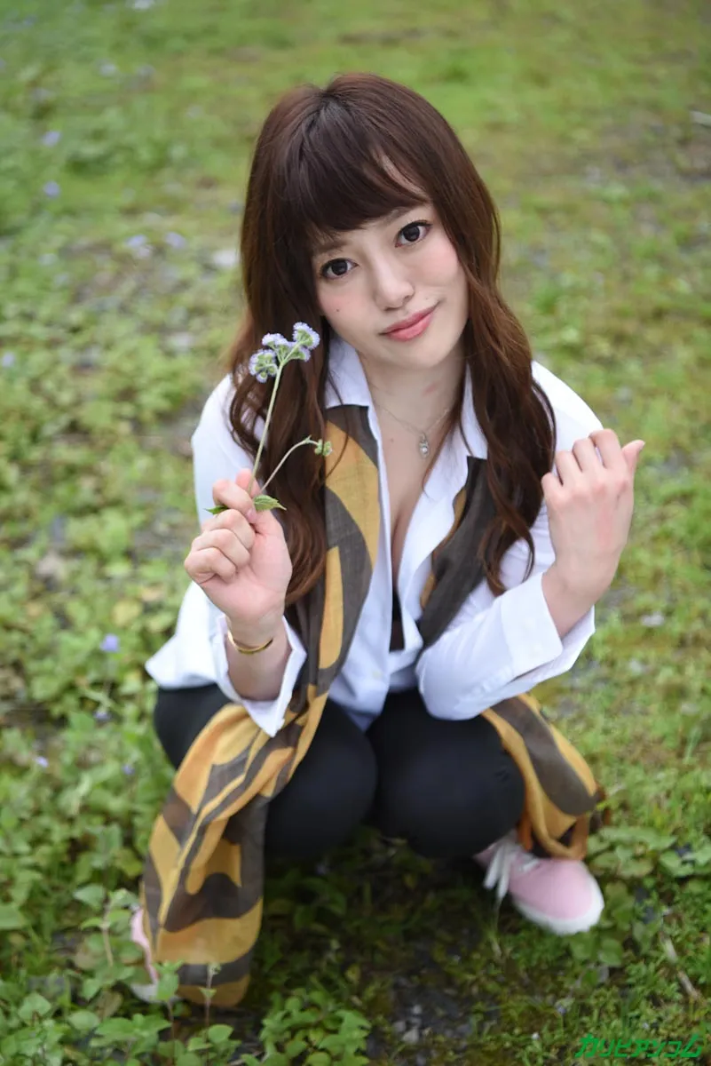 ライブチャット中にカリデカおじさんが乱入！中出しセックスライブ！-2