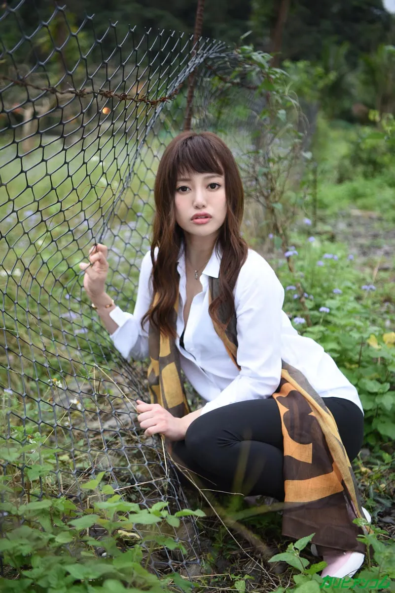 ライブチャット中にカリデカおじさんが乱入！中出しセックスライブ！-3