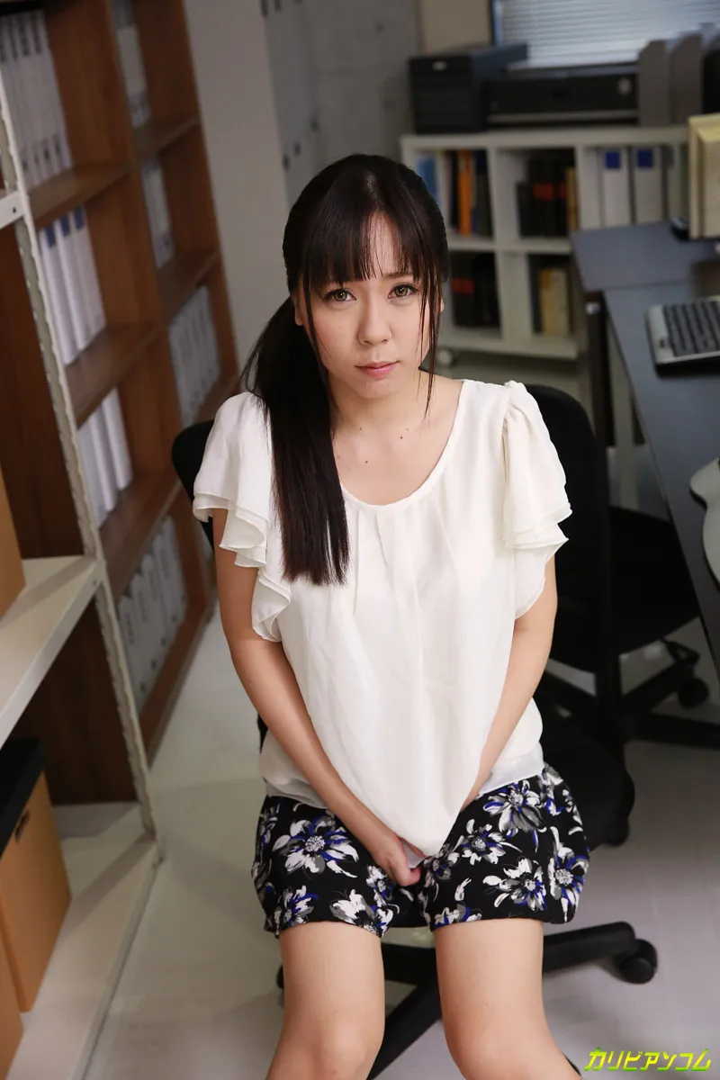 THE 未公開 〜机の下のおしゃぶり中毒女〜-4