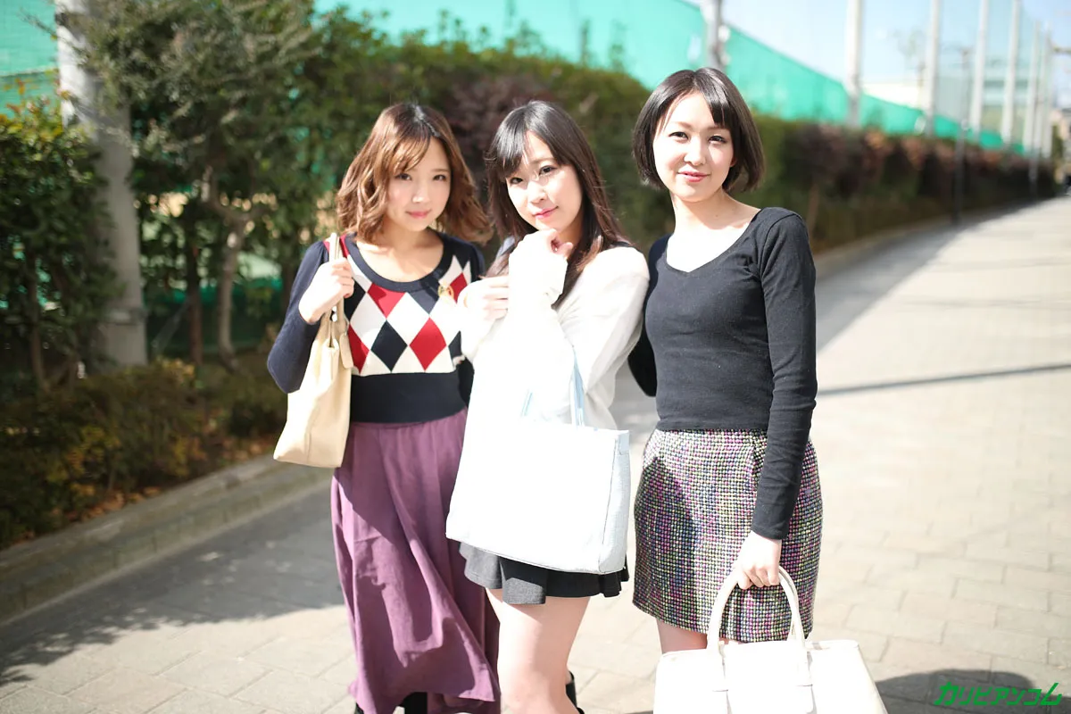 私達、女子大から帰る途中に乱交してしまいました２-1