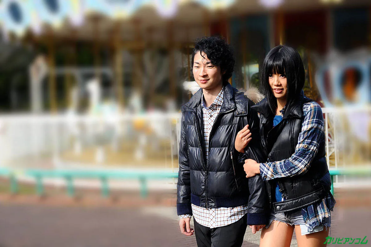 ハッピーな遊園地デートでいつもより愛情いっぱいエッチッチ-1