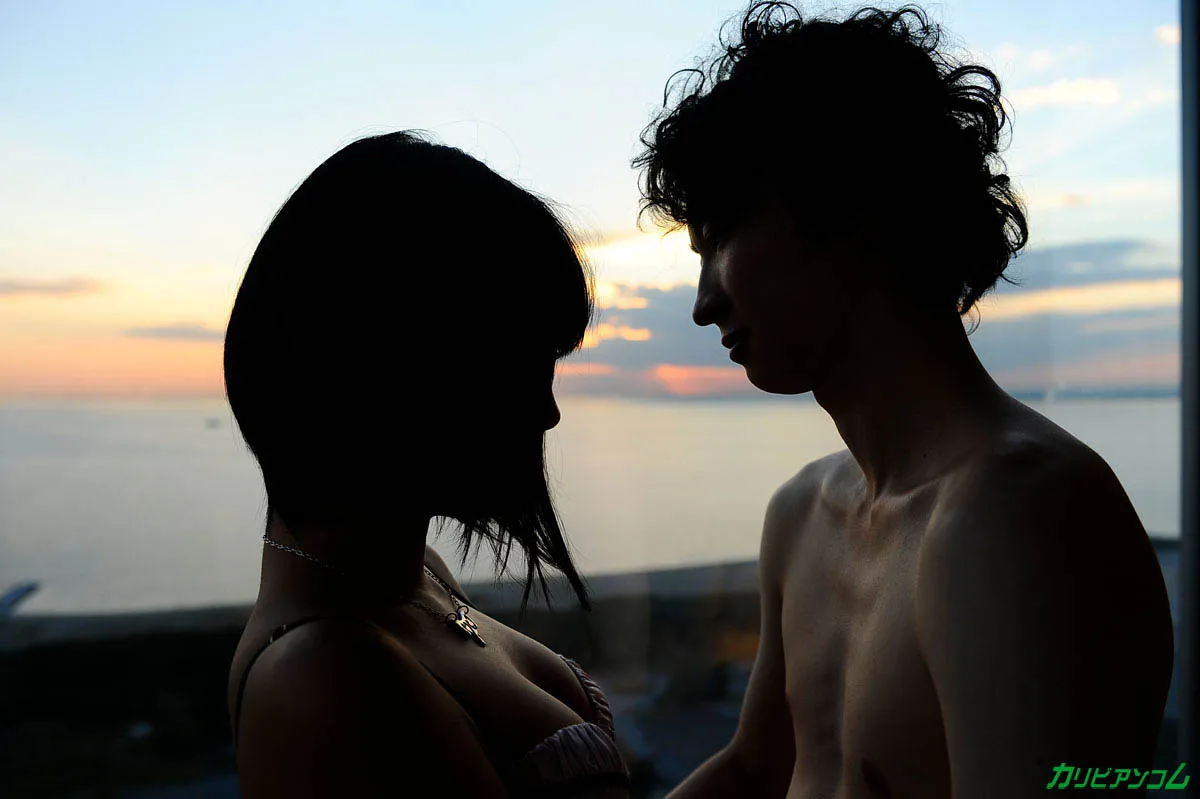 ハッピーな遊園地デートでいつもより愛情いっぱいエッチッチ-2