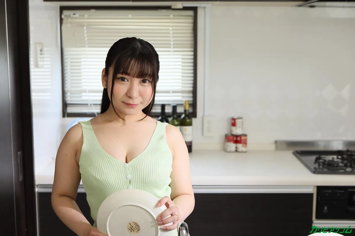 友達が不在の間に、友達のママに童貞を奪われた僕-2