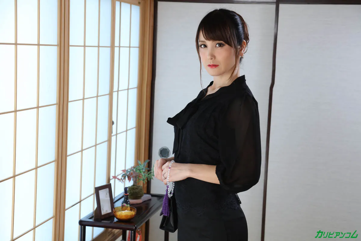 喪服未亡人の濡れた欲望 〜本当はずっと抱かれたかった〜-1