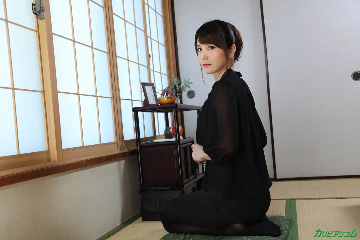 喪服未亡人の濡れた欲望 〜本当はずっと抱かれたかった〜-4