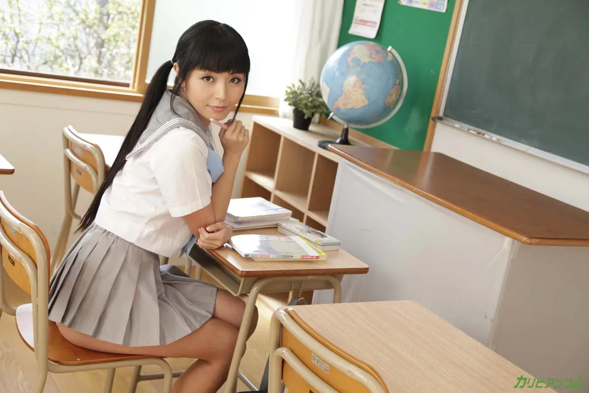 何度もイった放課後の机の上でもう一度-1