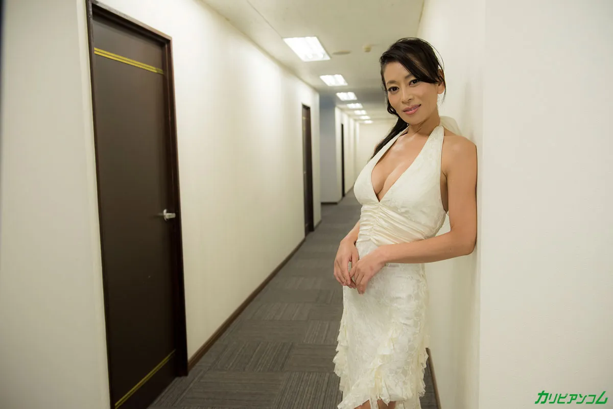 THE 未公開 〜パイパン熟女のディープキスと放尿娘〜-1