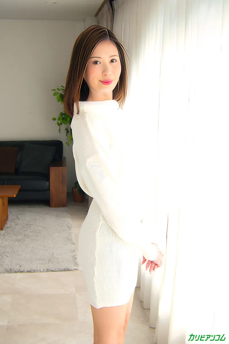 奔放な妖艶美魔女のおっぴろげセックス-1