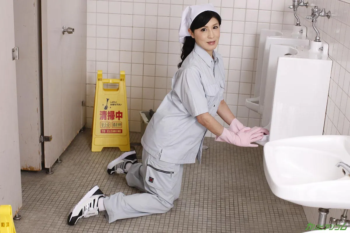 掃除のおばちゃんの裏の顔-2