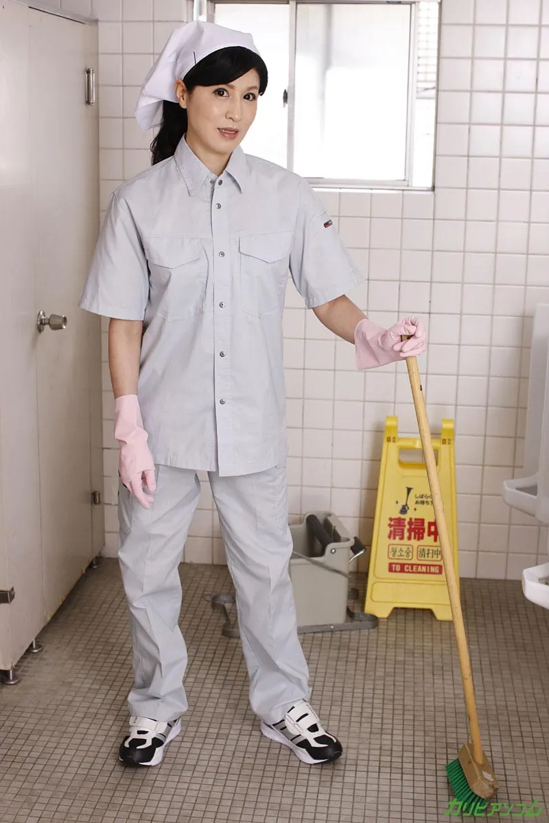 掃除のおばちゃんの裏の顔-4