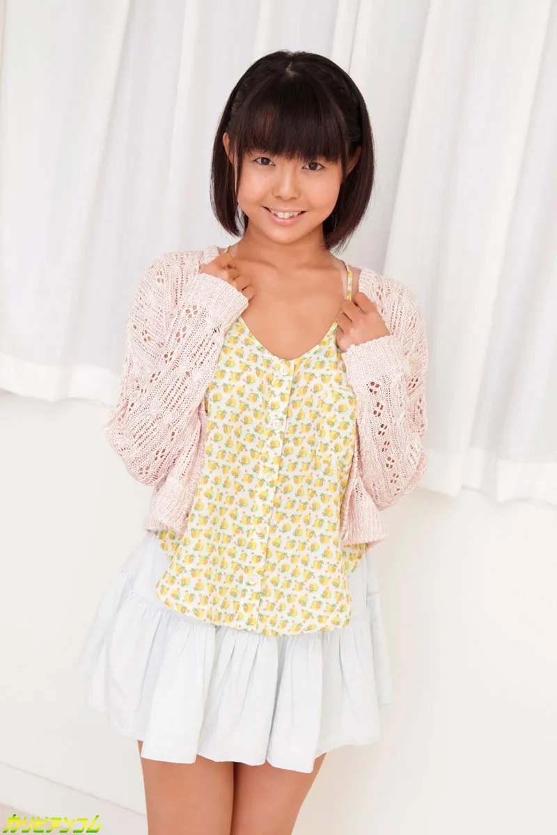 日焼け跡がまぶしいロリ娘-1