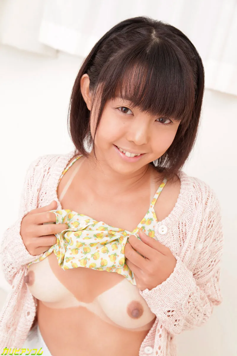 日焼け跡がまぶしいロリ娘-2