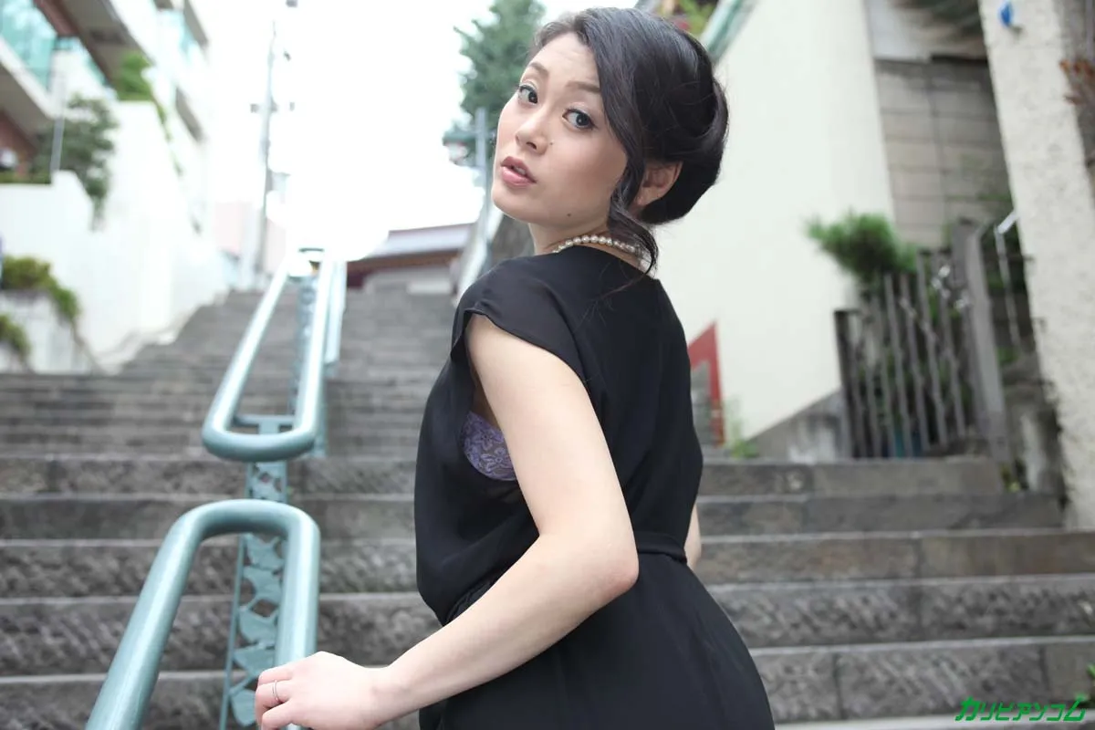 情欲に身をまかせる未亡人と隣の男-5