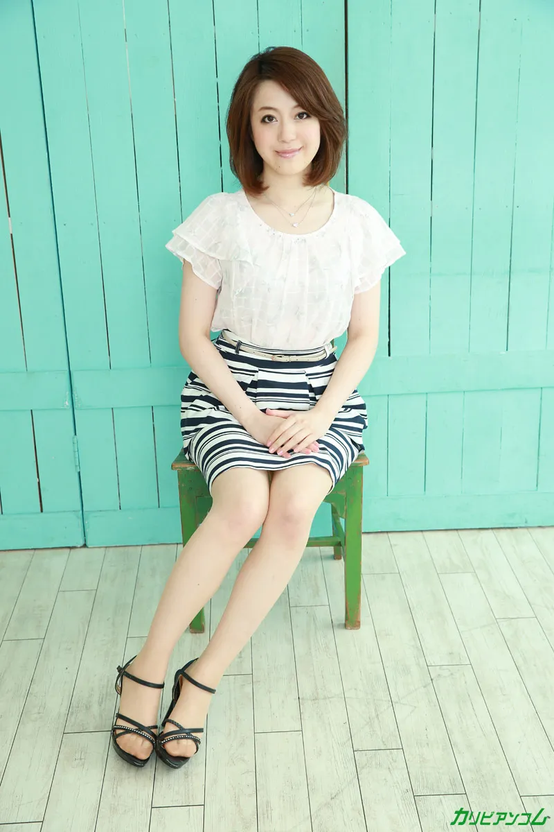 Debut Vol.32 〜元芸能人は脱いでもすごいんです〜-1