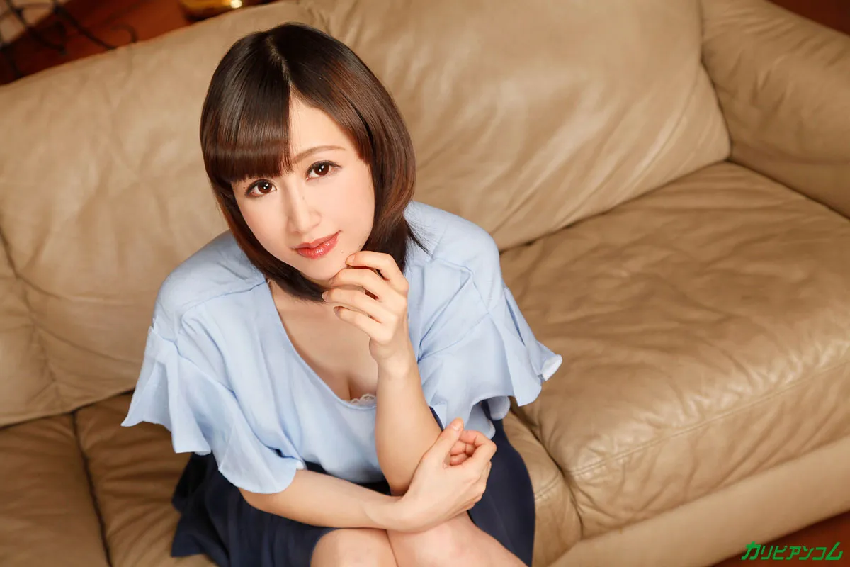 顔射に興奮する下から目線のドM美女-1