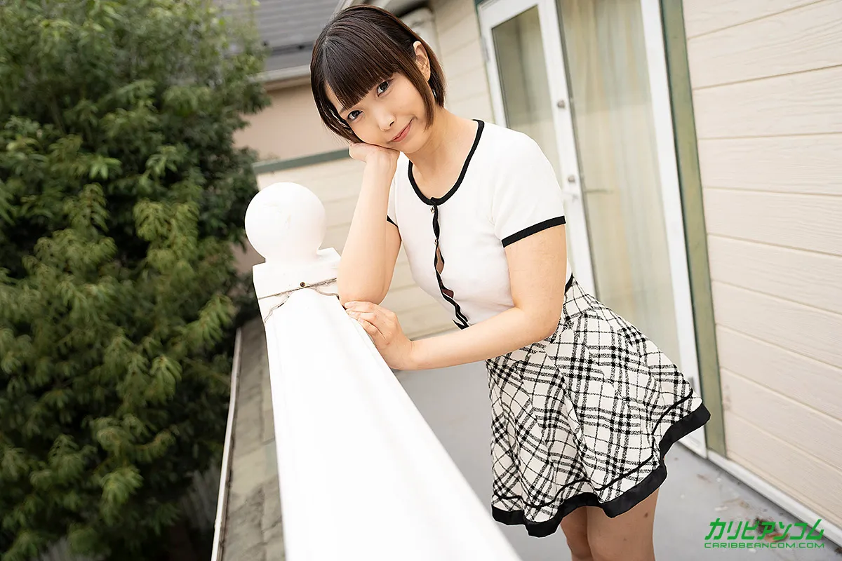 Debut Vol.94 〜初脱ぎに緊張しているけれど、オマンコいじりは筋金入り〜-1