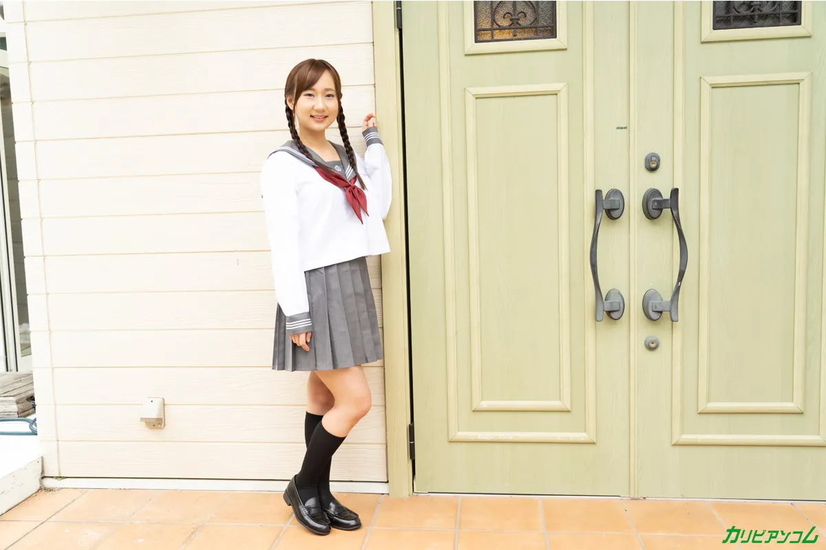 性春 〜笑顔が幼い黒髪制服JK〜-1