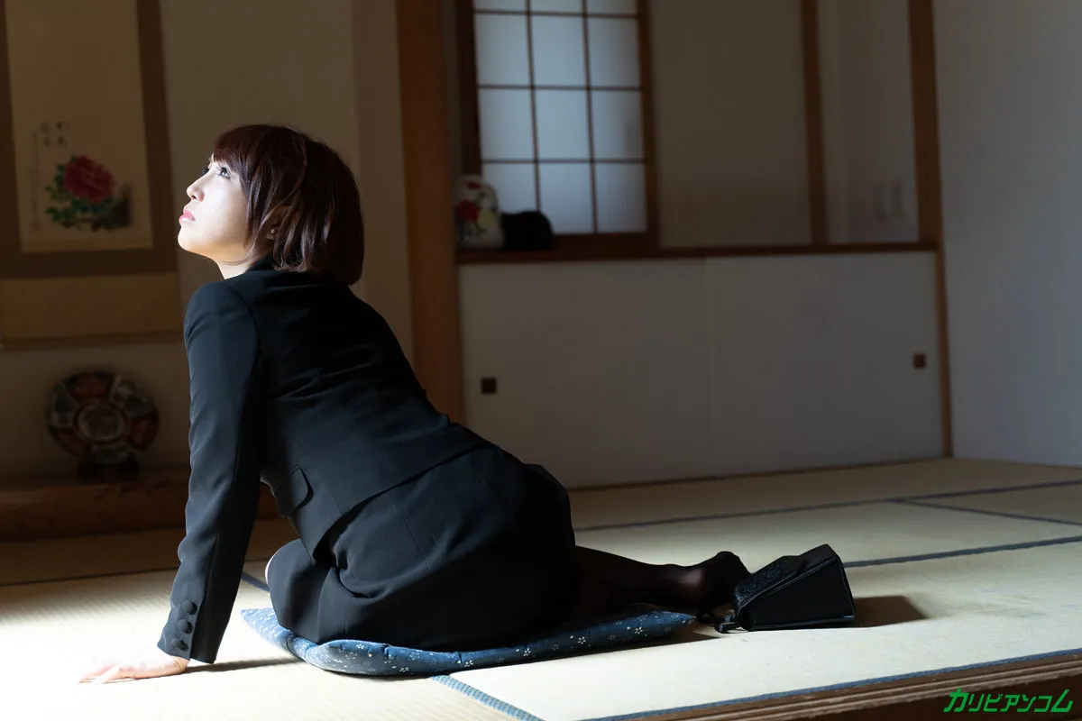 夫の遺影の前で理不尽な義兄のヤり口に思いがけず感じてしまった未亡人-2