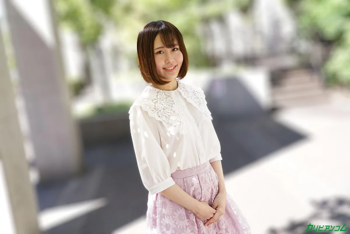 出会い系で知り合ったJDは剃りたてつるつるマンコ-1