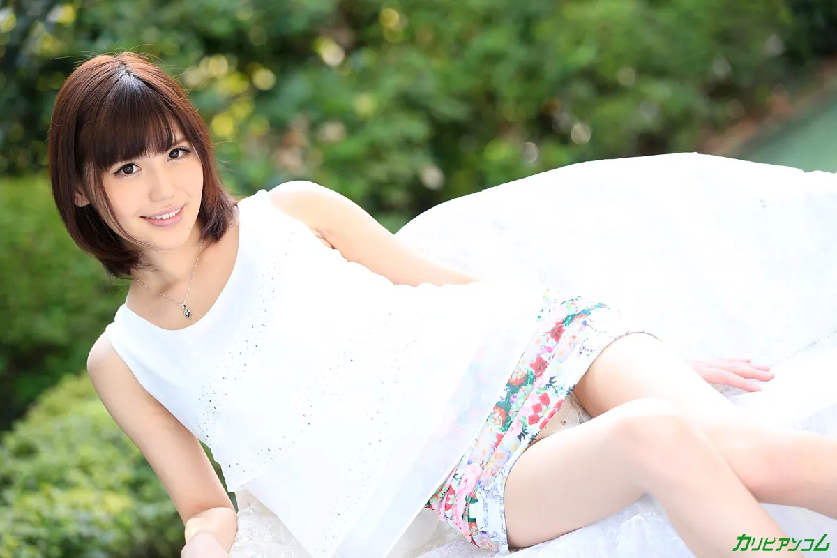 Debut Vol.24 〜老舗旅館の実家から飛び出した口元のユルいお嬢さま〜-1