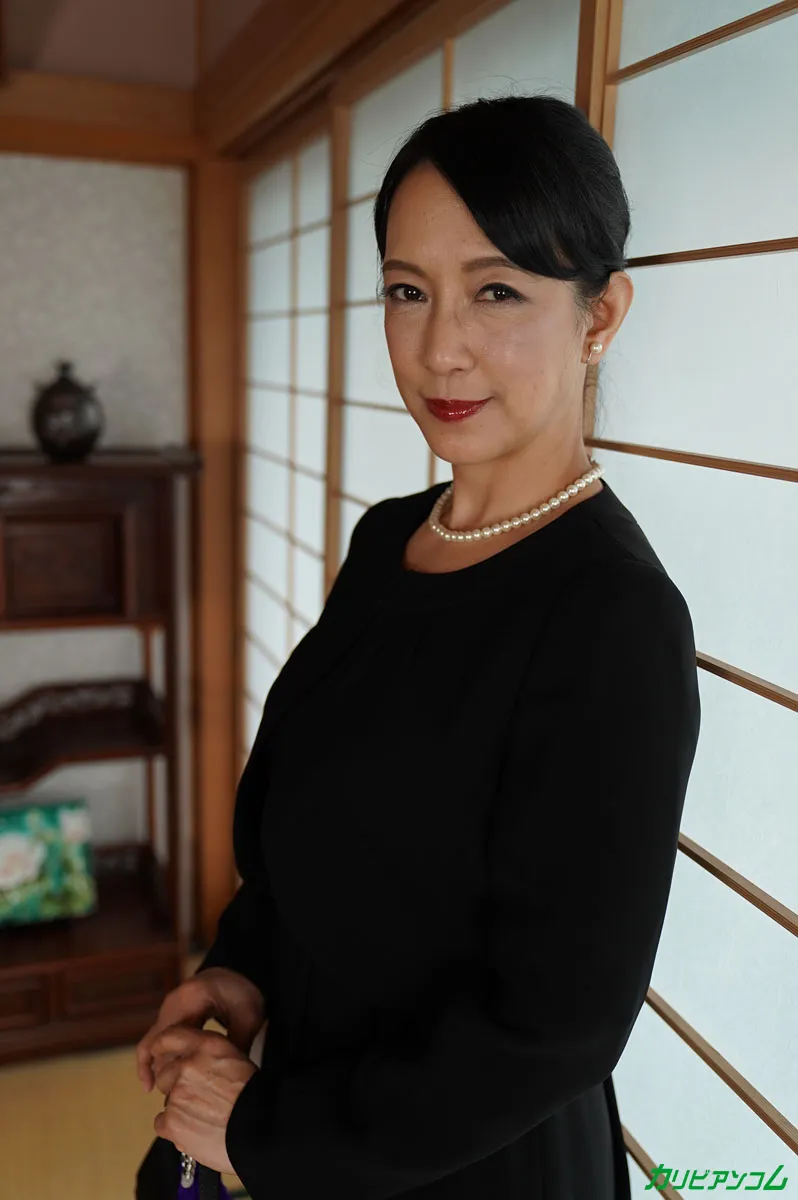 夫の遺影の前で謝罪絶頂しまくる未亡人-5