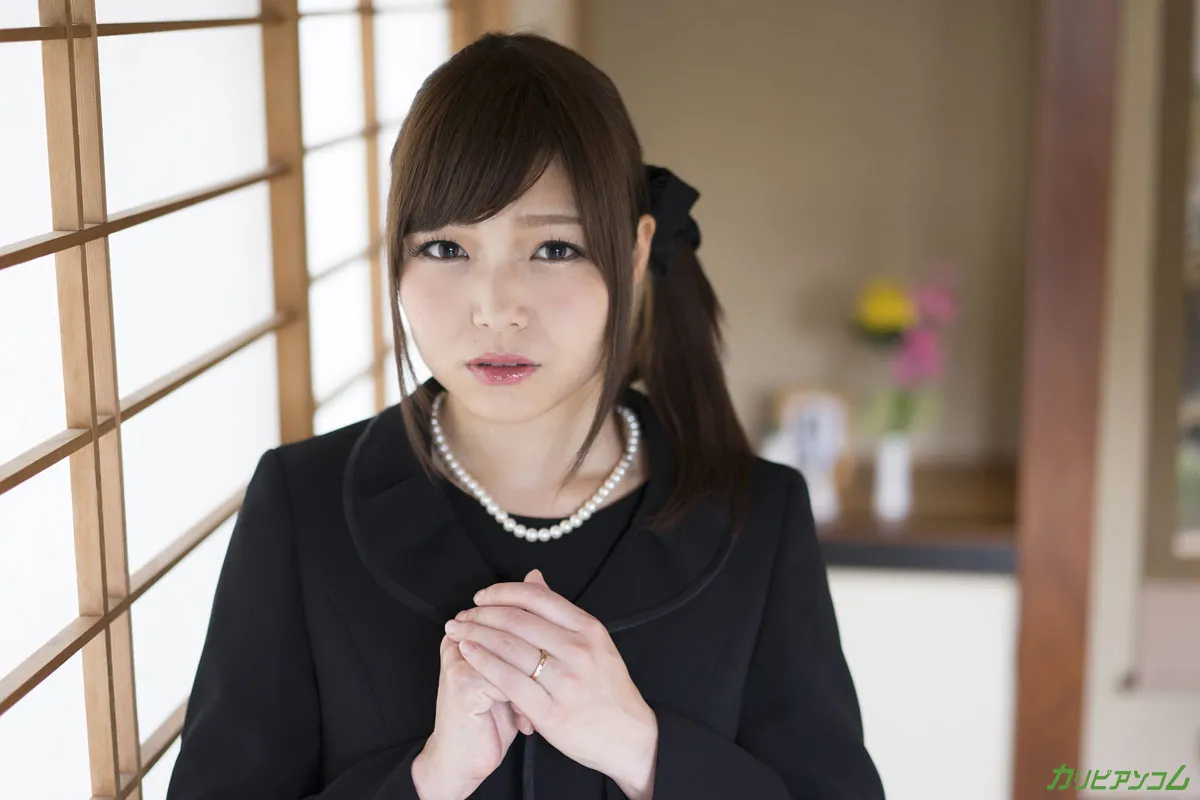 亡き夫の借金返済の為に喪服を剥ぎ取られた未亡人-4