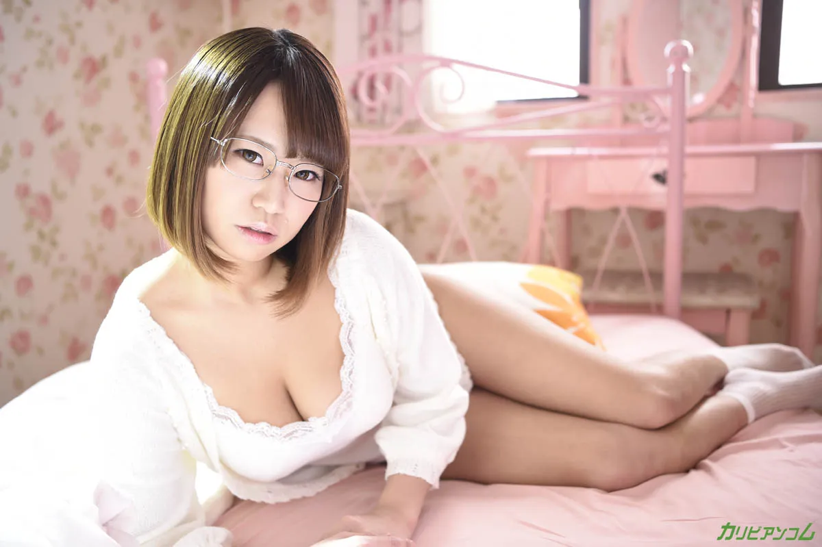 本性はむっつりスケベな内気女子-1