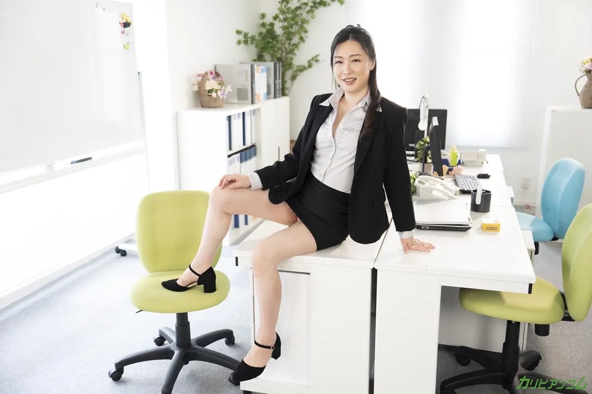 私は怪獣 〜会社の備品を盗んだ童貞くんを懐柔す〜-1