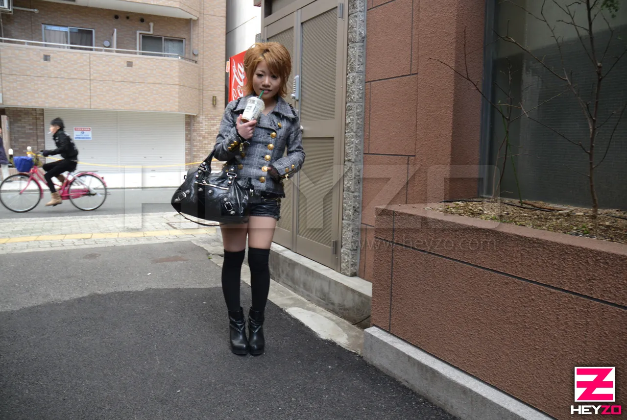 雑誌の取材だとおもっていたら…まさかの生ハメ・生中出し！！-1