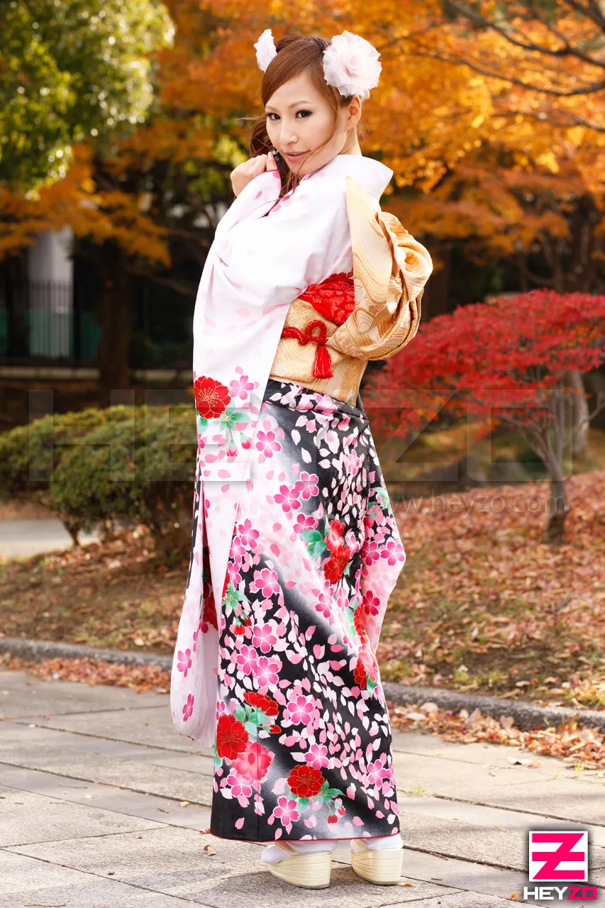 Gカップ爆乳美女に成人記念で中出し２連発！～晴れ着姿が乱れて…～-3