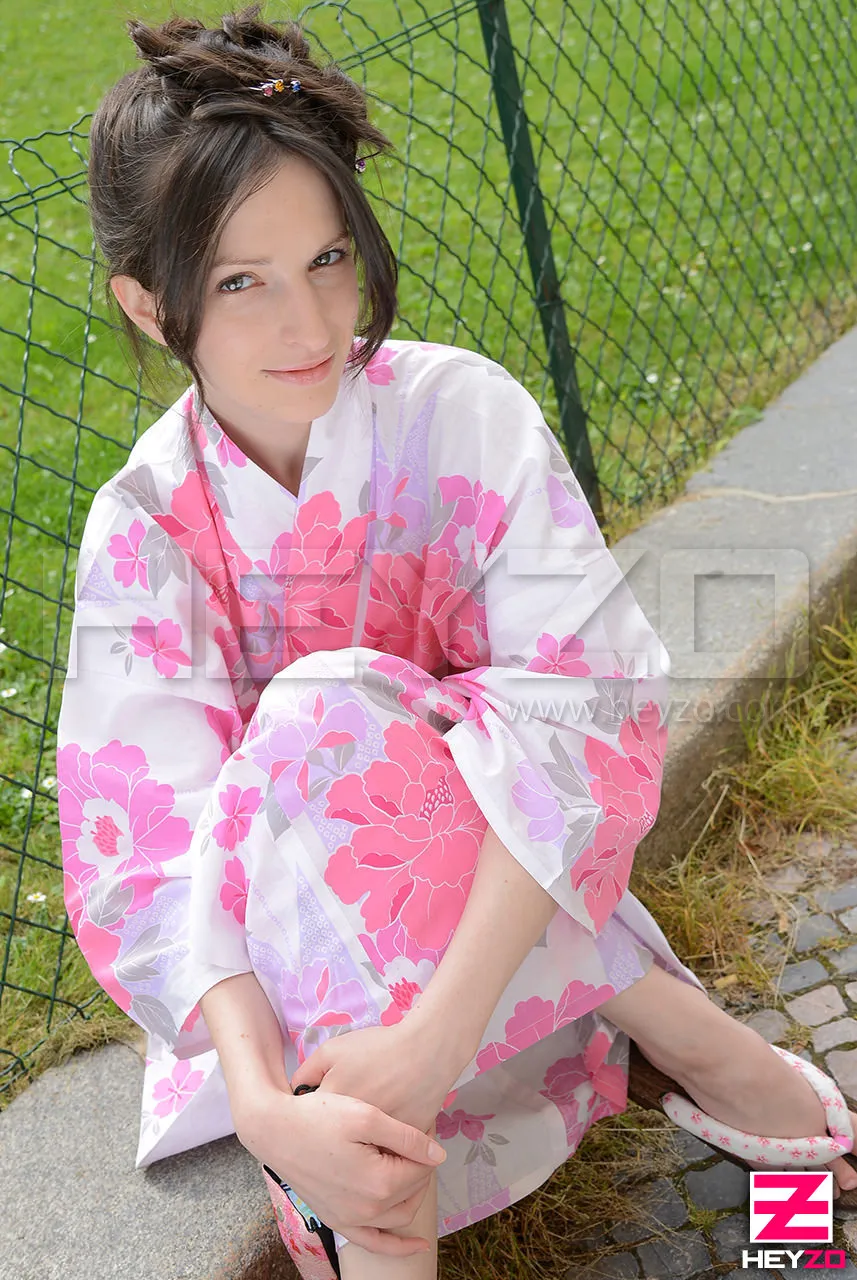 パツキンチャンネルZ Vol.1～透明美肌の浴衣白人～-2