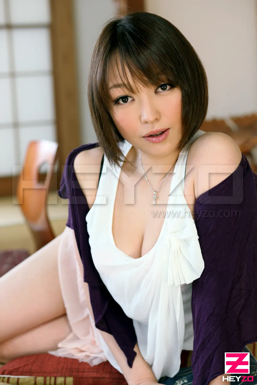 隣の痴女のフェロモン警報～無尽蔵な愛欲の虜になったＭ系学生～-1