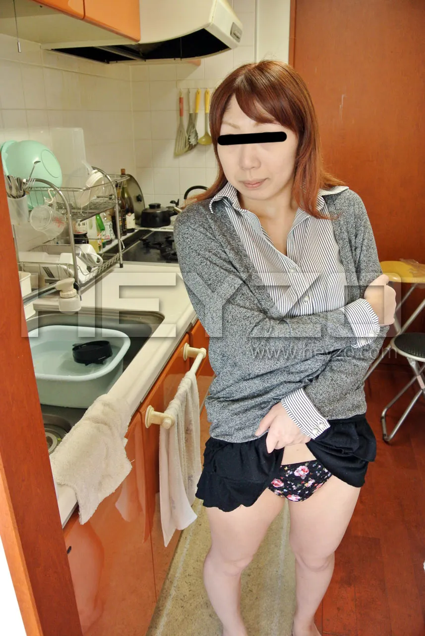 快楽に従順な昼下がりの若妻～おもちゃよりも本物がほしい～-1