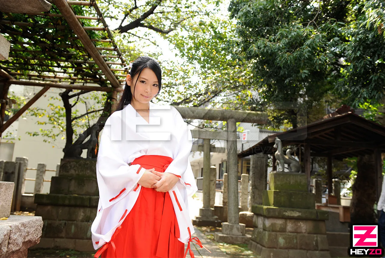 ドピュっと初ハメ！キュートな巫女に生中出し！！-2