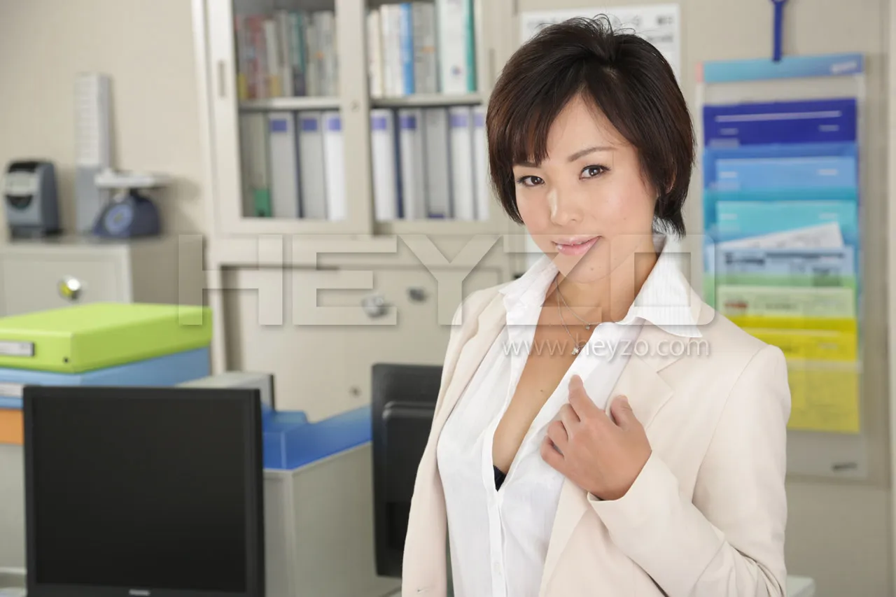 暴かれた変態女の本性～ローターを入れたまま。。。～-1