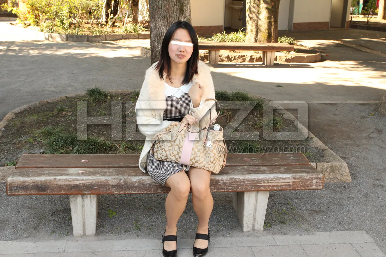 素人娘に逆ナンさせてみました～奥手男子にズボズボやらせて中出しまで許しちゃった～-1