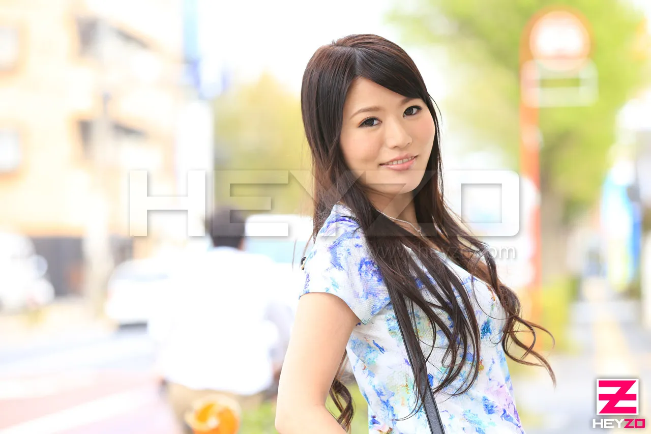 集団痴漢を受け入れてしまう淫乱若妻～エレベーターの中で。。。～-1