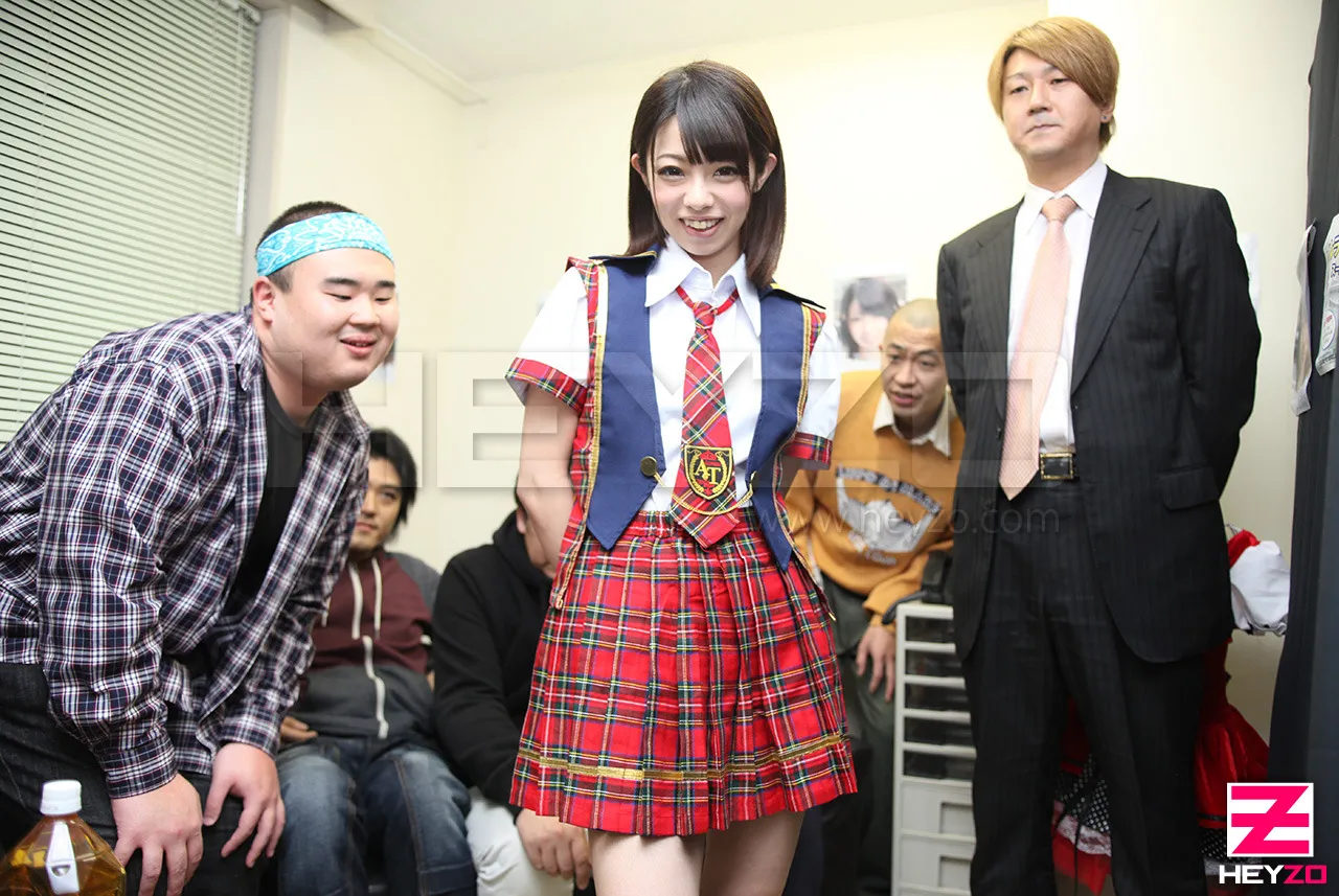 カラダでご奉仕！地下アイドルのファン交流会～ザーメンだらけになっちゃった～-3